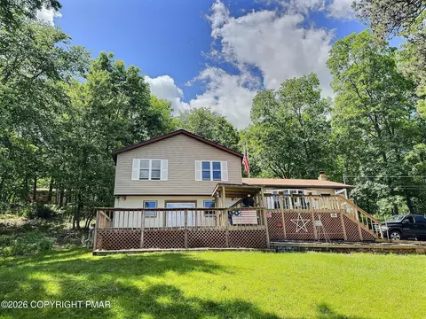 3207 Pine Ridge Dr, Bushkill, PA 18324