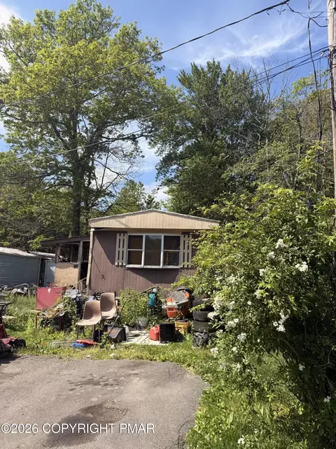 4116 White Rock Ln, Tobyhanna, PA 18466