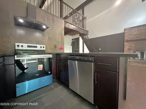 Kitchen - 1095 Deer E, Bushkill, PA 18324 photo 2 of 2