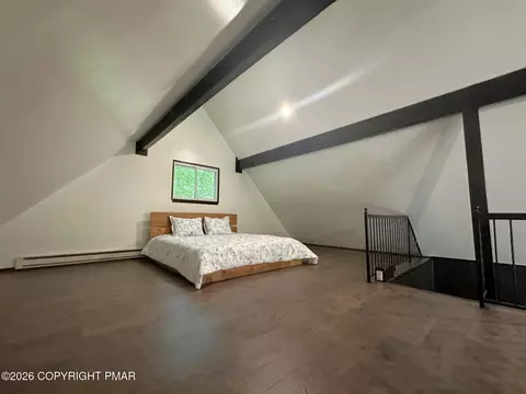 Bedroom - 1095 Deer E, Bushkill, PA 18324 photo 3 of 3