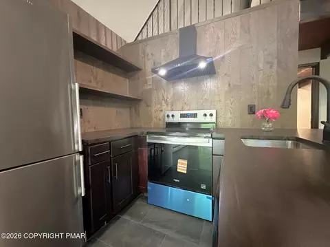 Kitchen - 1095 Deer E, Bushkill, PA 18324 photo 1 of 2