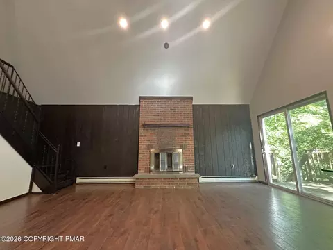 Living - 1095 Deer E, Bushkill, PA 18324 photo 1 of 4