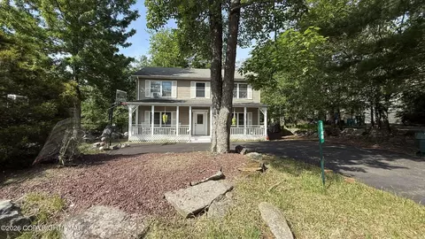1140 Country Place Dr, Tobyhanna, PA 18466