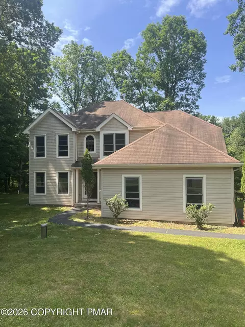 1288 Overlook Ct, Saylorsburg, PA 18353