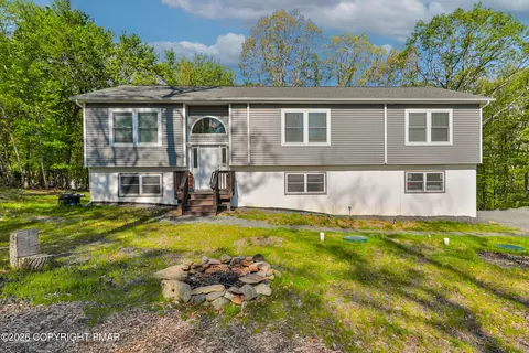 125 Larch Dr, Milford, PA 18337