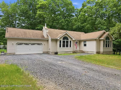1142 Sierra Trails Dr, East Stroudsburg, PA 18302