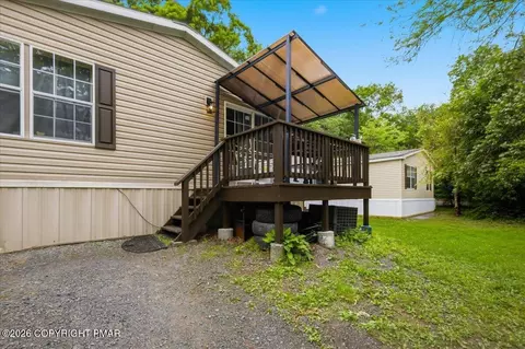 2549 Lynnwood Dr, East Stroudsburg, PA 18302
