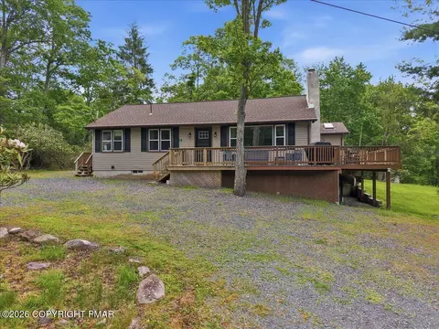 5 Chalet Ct, Lake Harmony, PA 18624