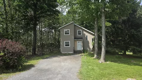 9153 Brandywine Dr, Tobyhanna, PA 18466