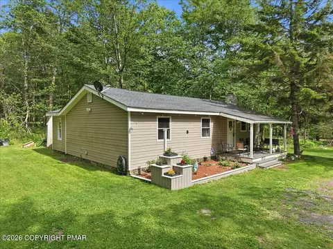 1208 Little Billy Ln, Tobyhanna, PA 18466