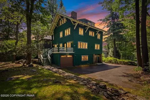 119 Falls Dr, Buck Hill Falls, PA 18323