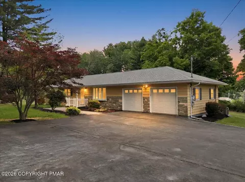 2103 Westbury Dr, Stroudsburg, PA 18360