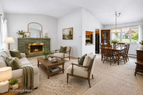 407 Colonial Dr, Stroudsburg, PA 18360
