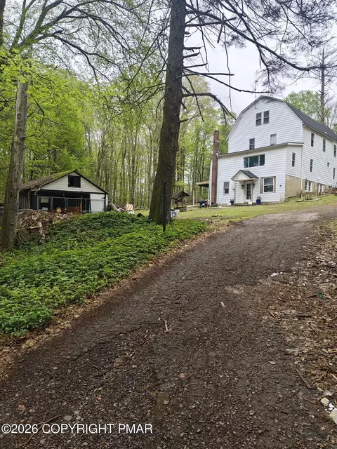 431 2nd St, Harveys Lake, PA 18618