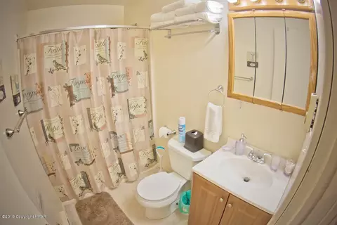 Bath - 6306 Decker Rd, Bushkill, PA 18324 photo 2 of 3