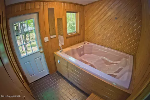 Bath - 6306 Decker Rd, Bushkill, PA 18324 photo 3 of 3