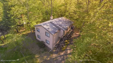 6306 Decker Rd, Bushkill, PA 18324