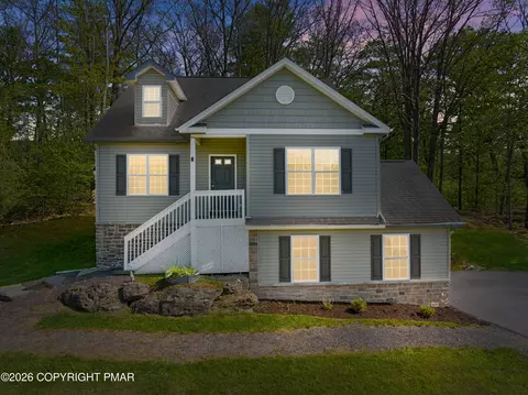 320 Reagan Dr, East Stroudsburg, PA 18301
