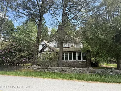 33 Knox St, Mount Pocono, PA 18344
