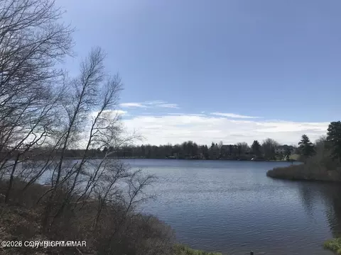702 Clearview Ct E, Long Pond, PA 18334
