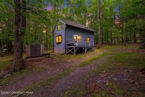 180 E Shore Dr, Dingmans Ferry, PA 18328