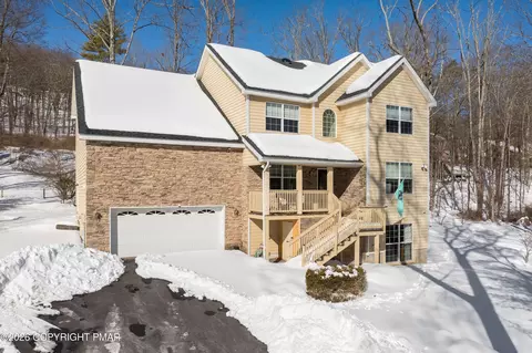 2115 Hemlock Ln, East Stroudsburg, PA 18302