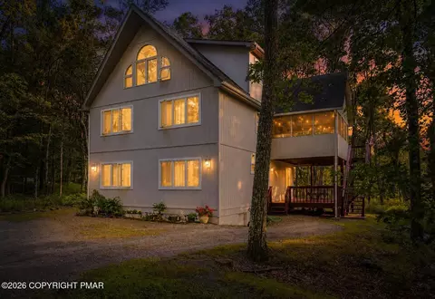 115 Buckboard Ln, Lords Valley, PA 18428