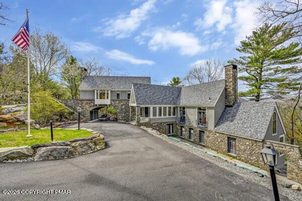 170 Wintergreen Ln, Buck Hill Falls, PA 18323