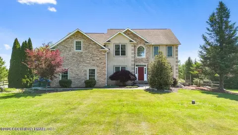 562 Country Club Rd, Easton, PA 18045