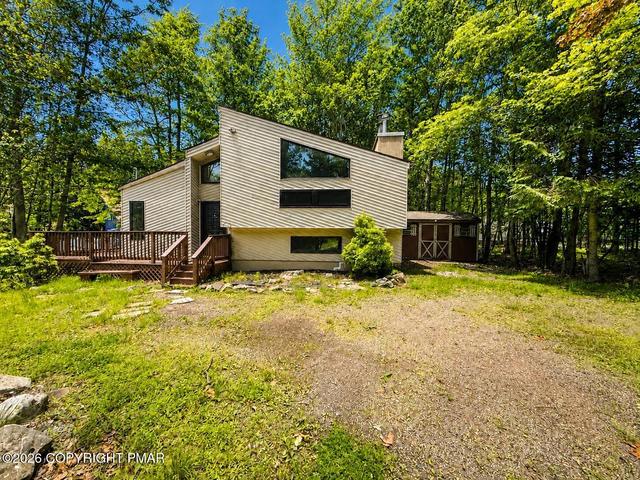 3322 Woodland Dr, Tobyhanna, PA 18466