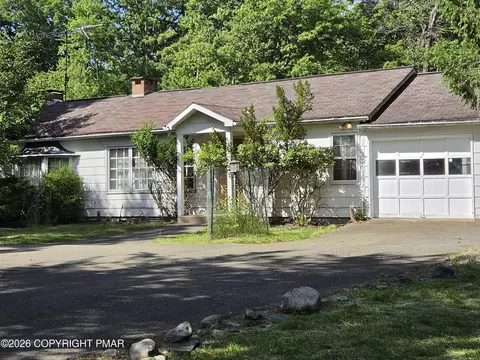 94 Chariton Dr, East Stroudsburg, PA 18301