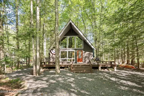 5599 Woodland Ave, Pocono Pines, PA 18350