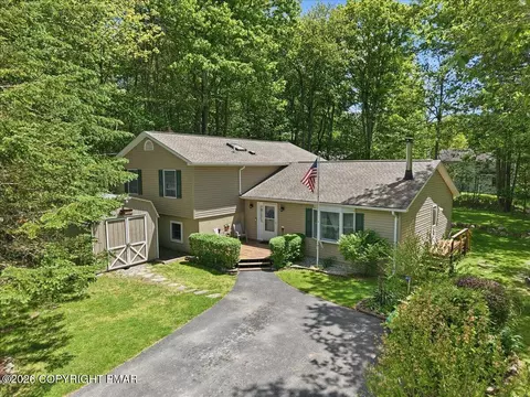 4142 Romeo Rd, Tobyhanna, PA 18466