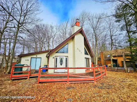 1769 Rolling Hills Dr, Tobyhanna, PA 18466