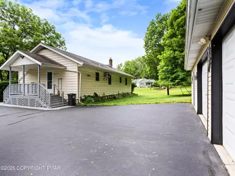 2161 Green Mountain Dr, East Stroudsburg, PA 18301