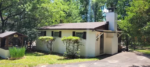 9185 Sherwood Dr, Kunkletown, PA 18058