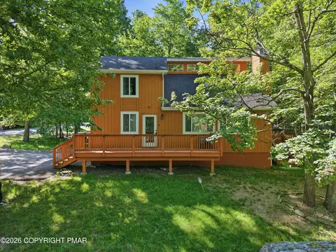 104 Hyland Dr, East Stroudsburg, PA 18301