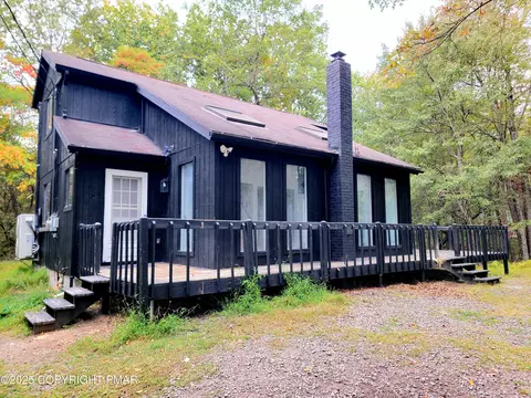 121 Overland Dr, Long Pond, PA 18334