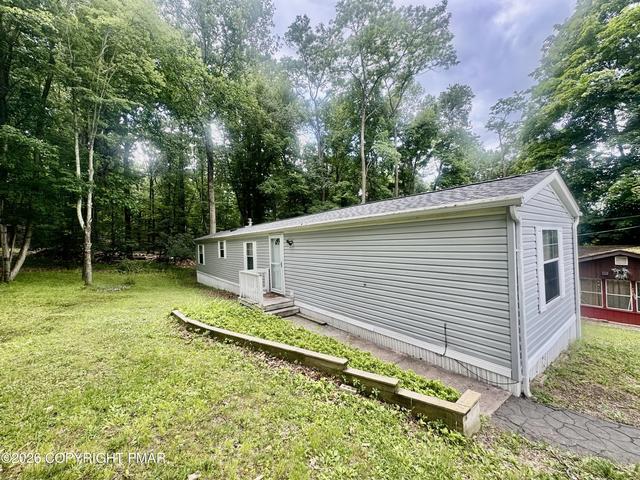 185 Bartion Ct, Bartonsville, PA 18321