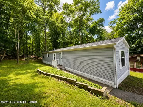 185 Bartion Ct, Bartonsville, PA 18321