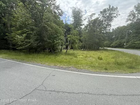 695 Decker Rd, Bushkill, PA 18324 photo 2