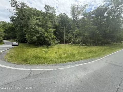 695 Decker Rd, Bushkill, PA 18324