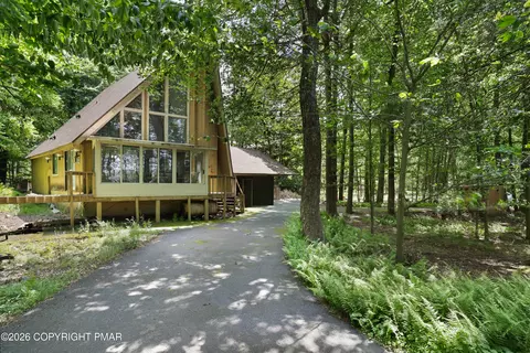 27 Longfellow Cir, Albrightsville, PA 18210