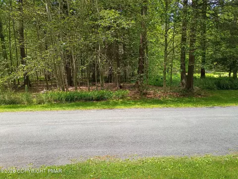 6 Anna Rd, Blakeslee, PA 18610