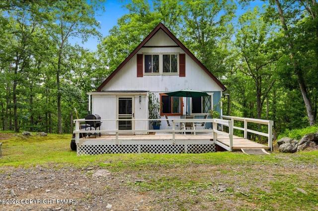 133 Oxford St, Bushkill, PA 18324