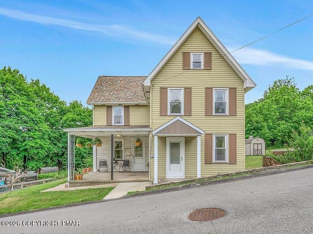 33 Pine St, Lehighton, PA 18235