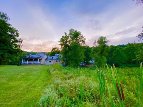 917 Lower Cherry Valley Rd, Stroudsburg, PA 18360