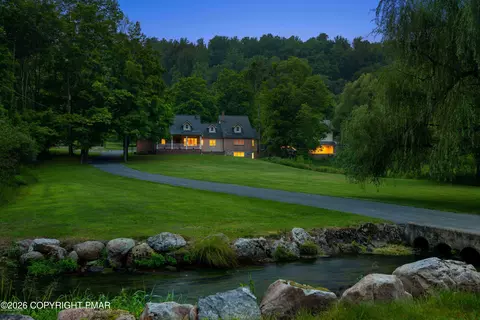 917 Lower Cherry Valley Rd, Stroudsburg, PA 18360