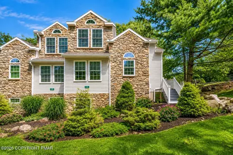 12 Beachwood Ct, Lake Harmony, PA 18624