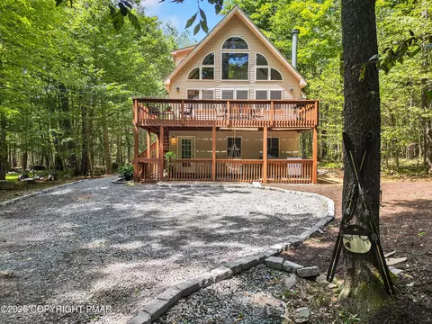 24 W Creekview Dr, Clifton Township, PA 18424